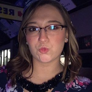 Meet your Posher, Courtney